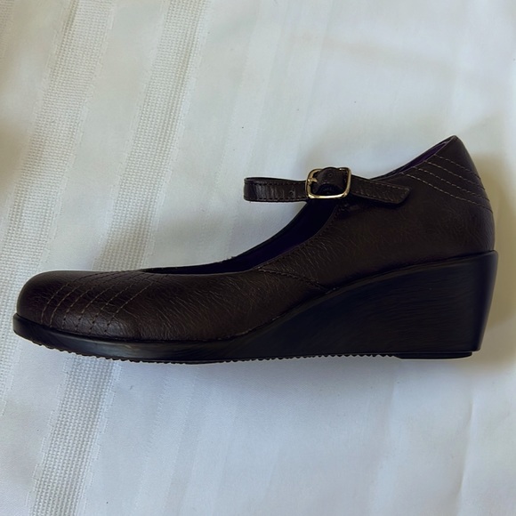 Vionic | Size 5 Womens (US) Brown and Purple Casual Wedge Heels - Picture 5 of 16